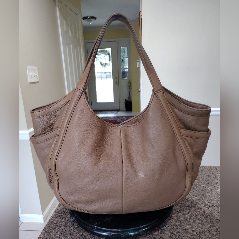 Tory Burch Hannah Pocket Hobo in Sand - Picture 8 of 15